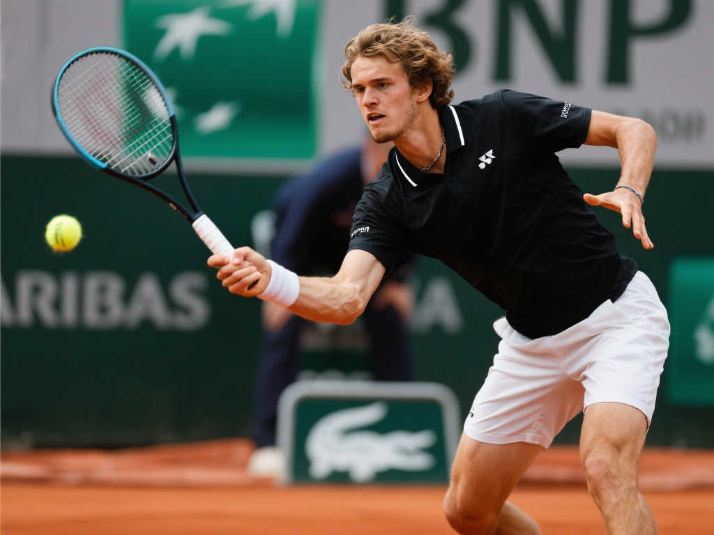 张奔斗：鲁内耗尽阿卡耐心，终结比赛悬念